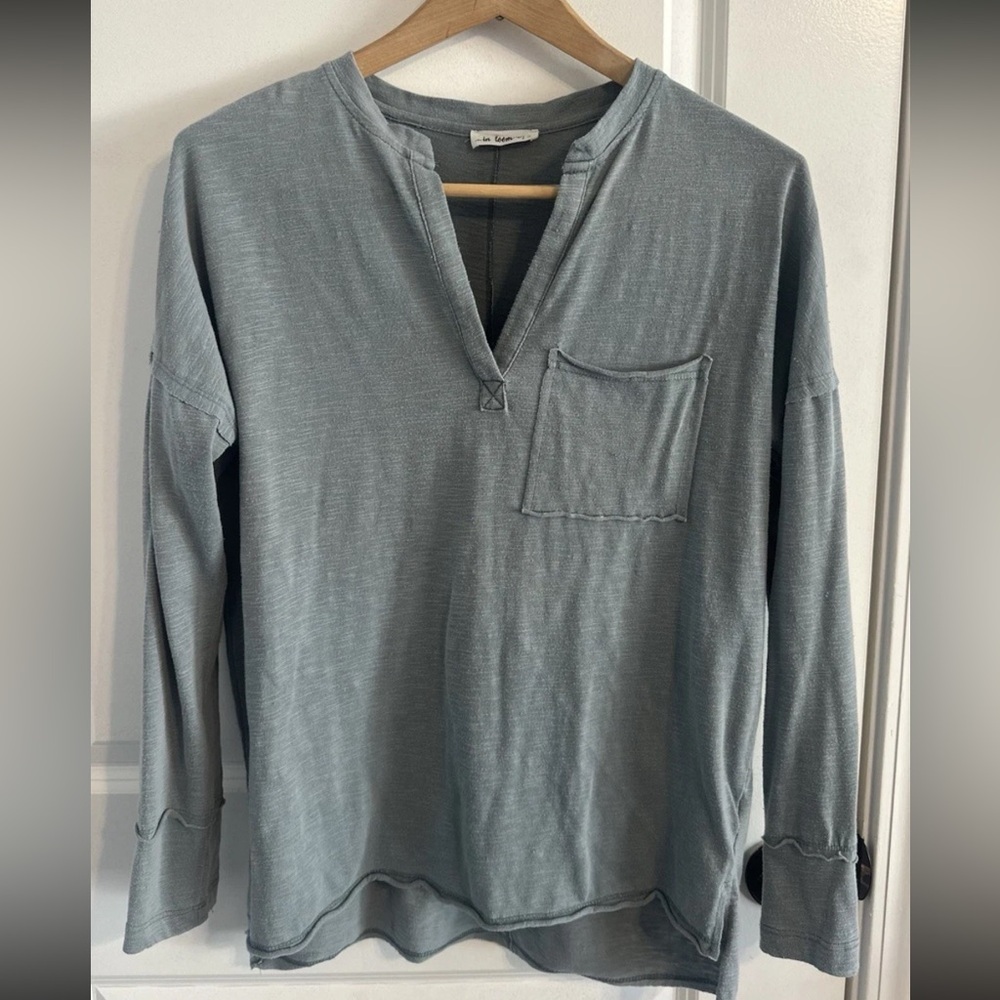 V-Neck Pocket Long Sleeve Slub Knit T Shirt Sage Blue Grey High Low Hem Small